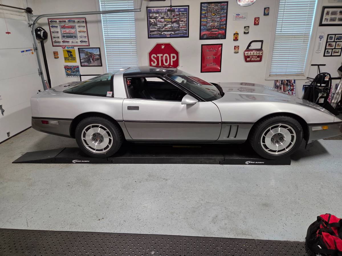 Chevrolet-Corvette-1986-Silver