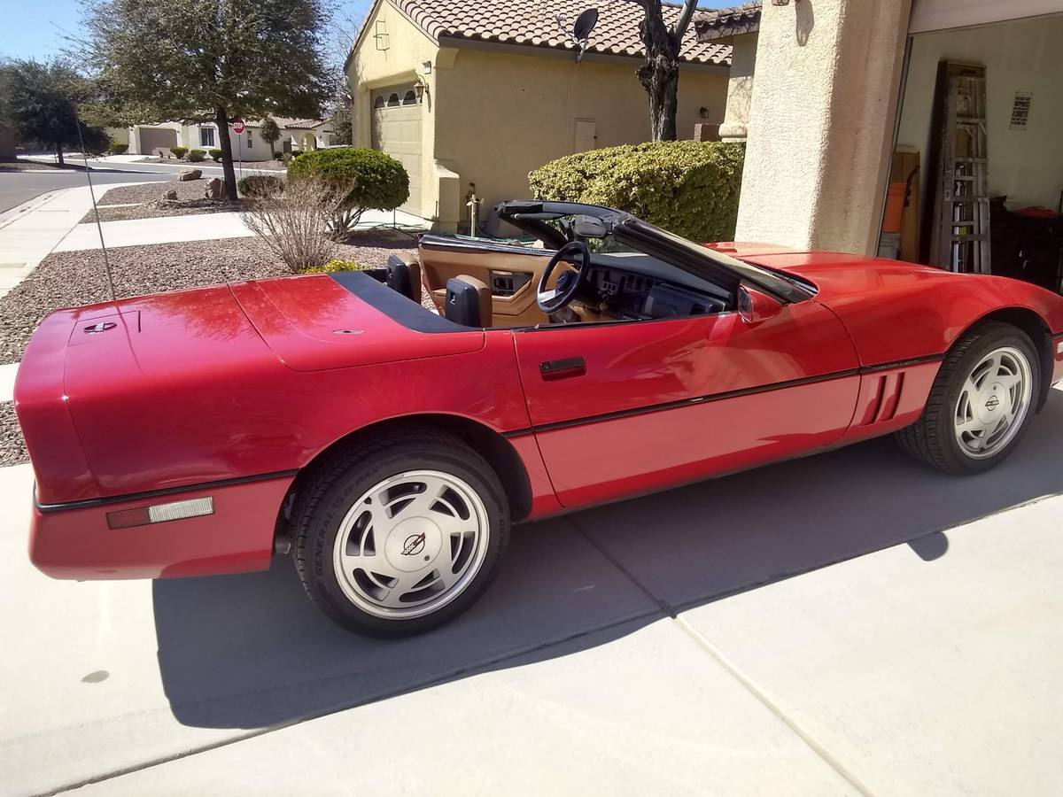 Chevrolet-Corvette-1988-Red