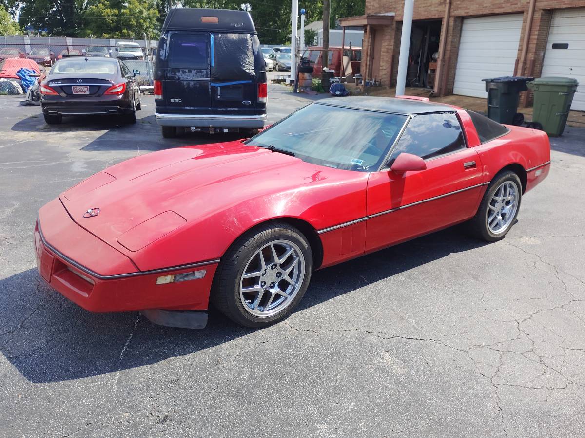 Chevrolet-Corvette-1988