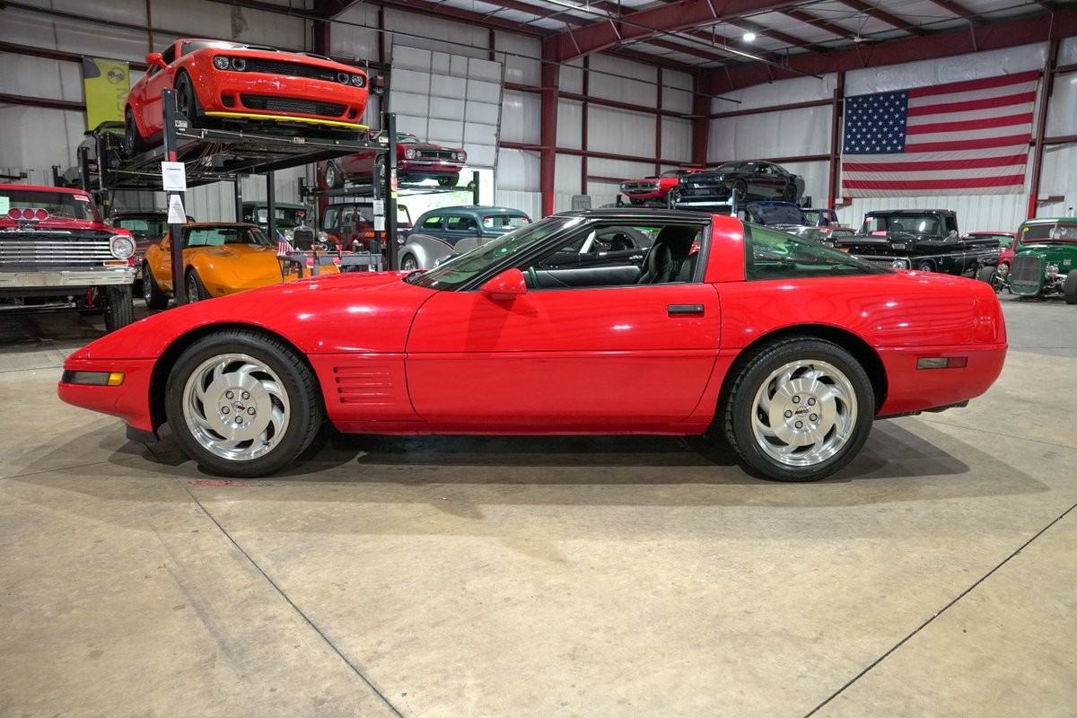 Chevrolet-Corvette-1994-Torch-Red-Black