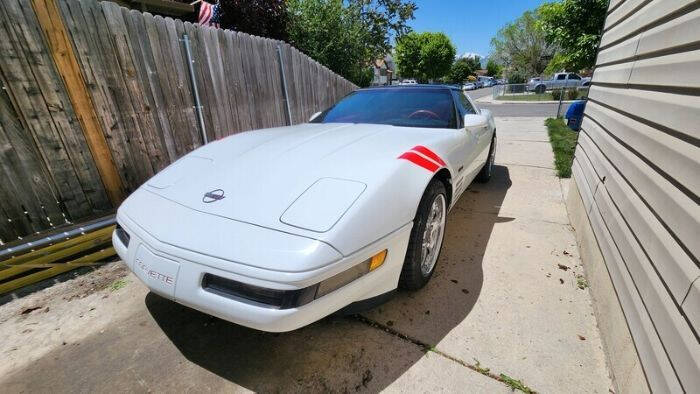 Chevrolet-Corvette-1994-White-Red-Leather
