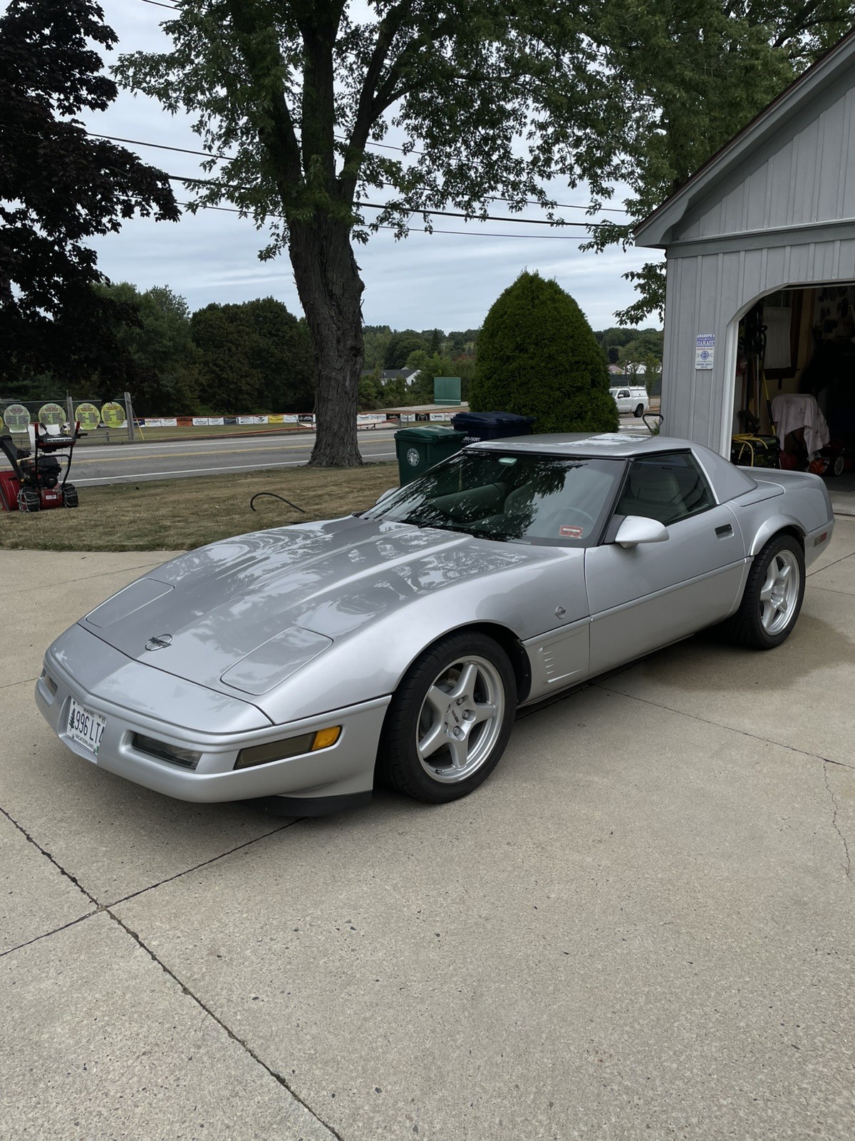 Chevrolet-Corvette-1996-Convertible-Gray