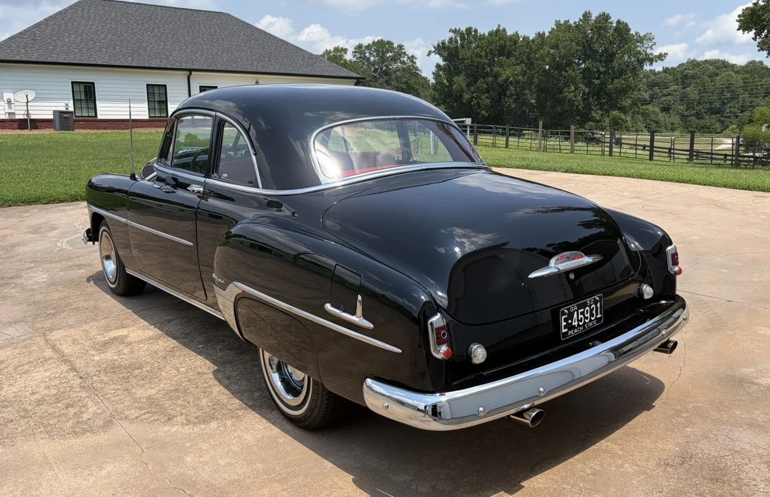 Chevrolet-Deluxe-1952-Black-Custom