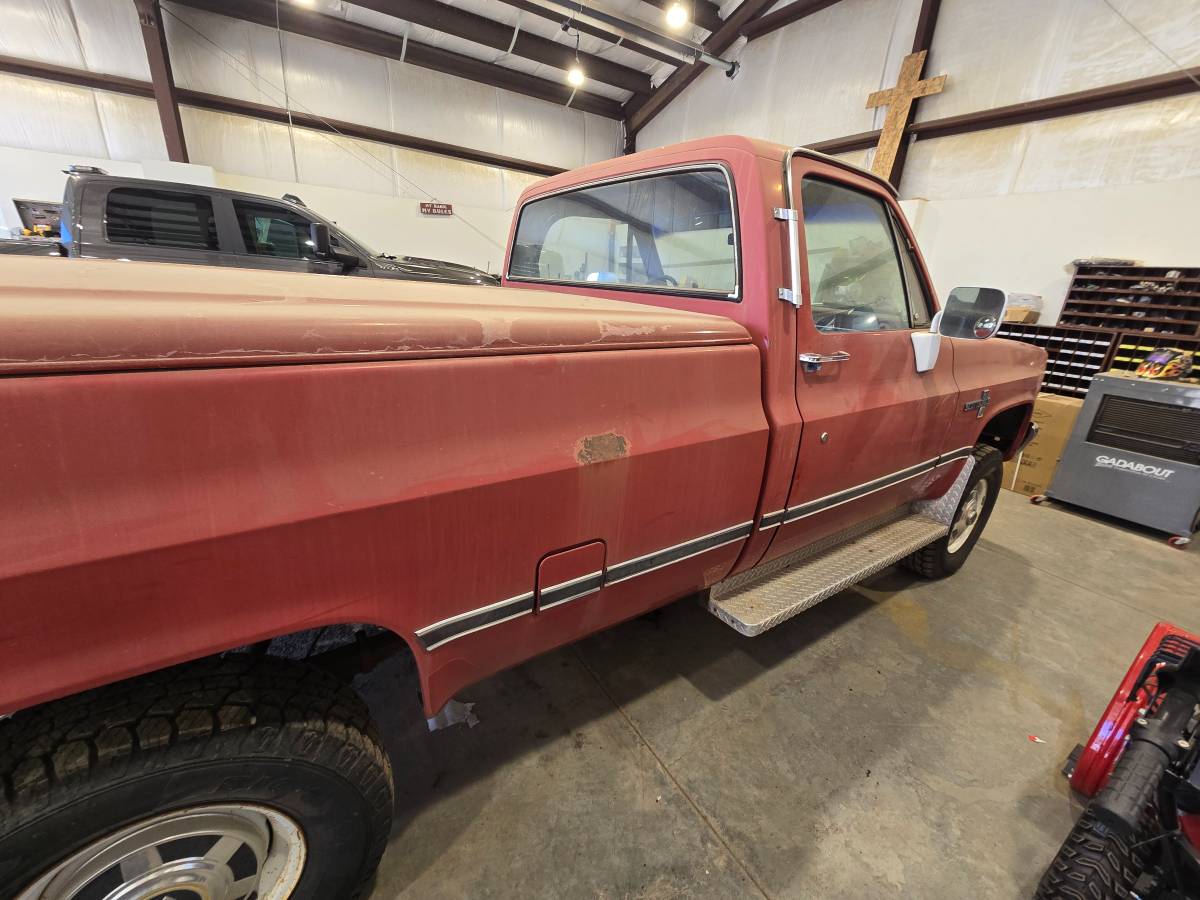 Chevrolet-Equinox-1982-Red