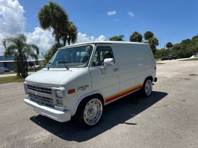 Chevrolet-G-10-1990-White-Tan