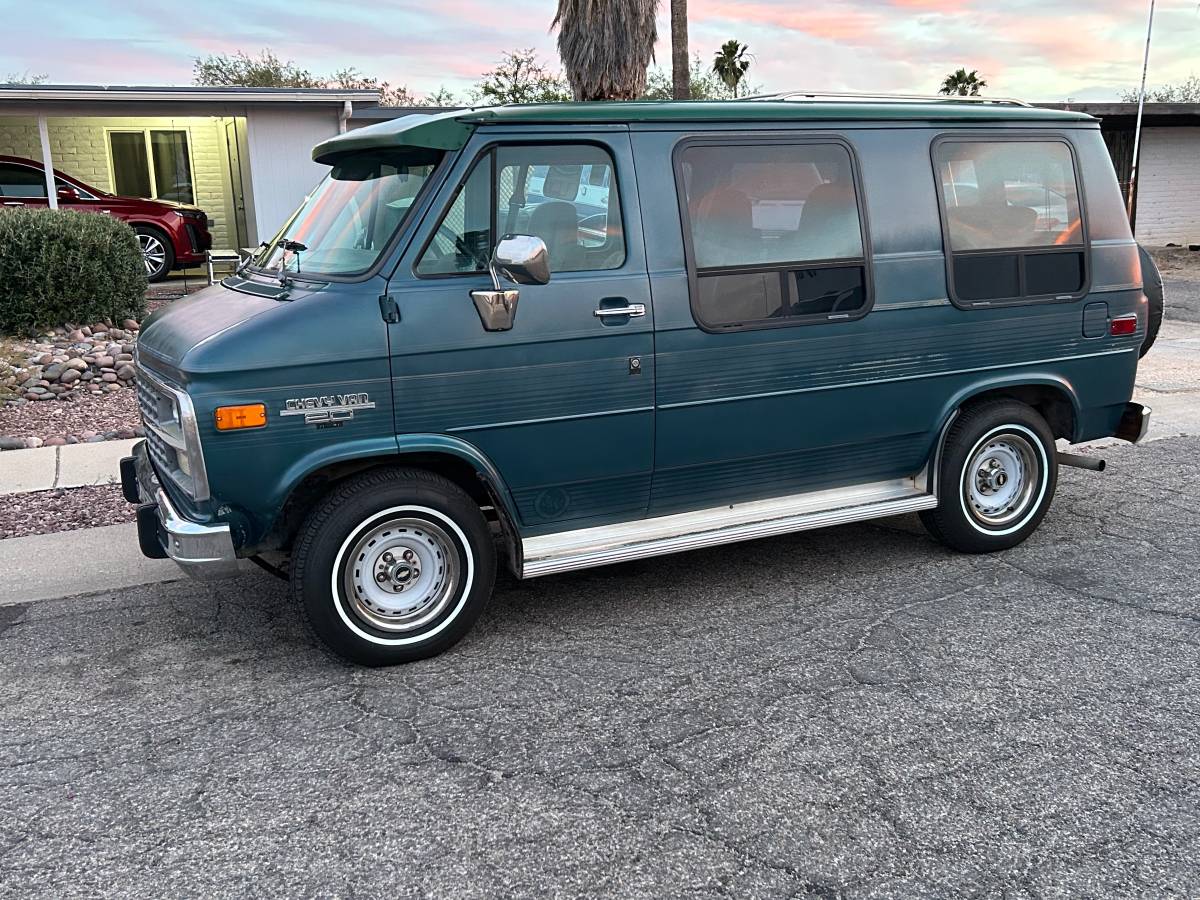 Chevrolet-G-20-1993-Green