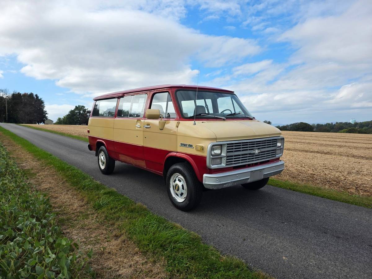 Chevrolet-G-series-1-ton-1983