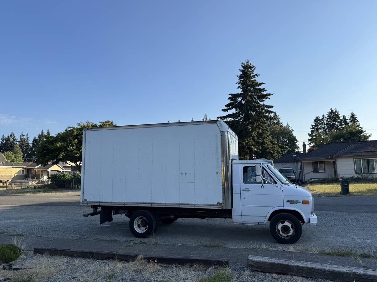 Chevrolet-G-series-1-ton-nominal-1989-White
