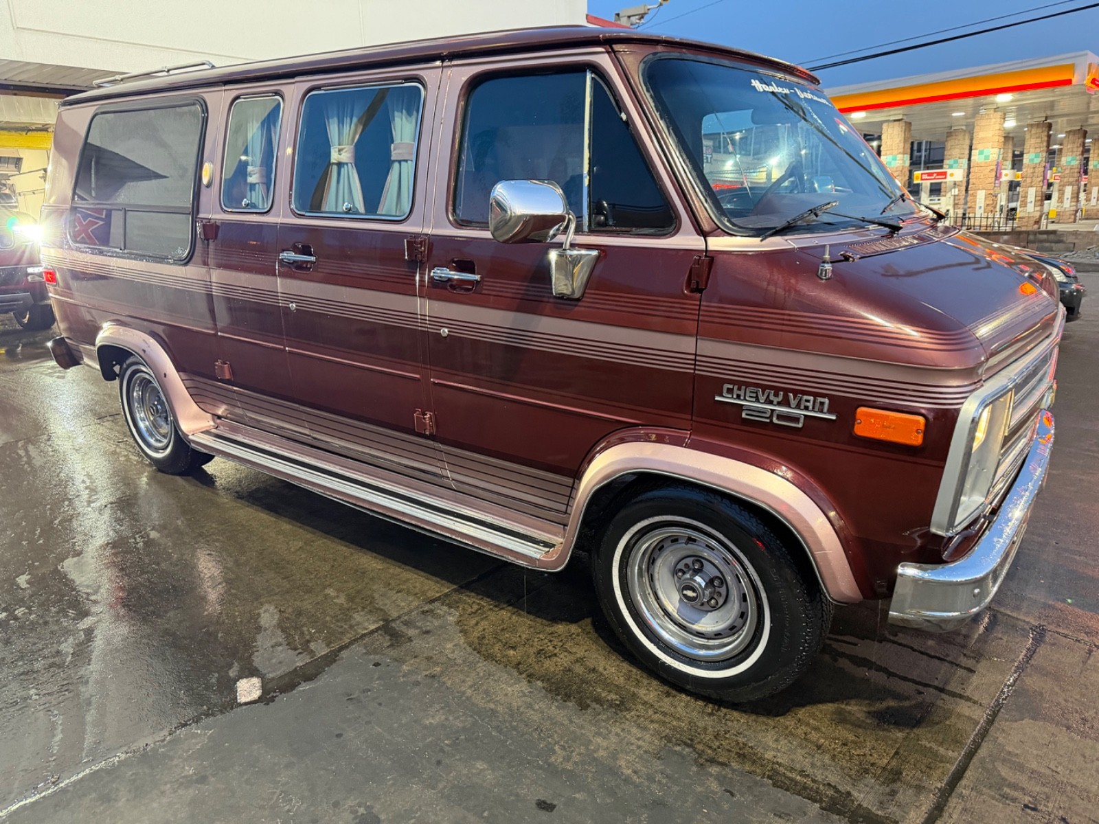 Chevrolet-G20-Van-1988-Standard-Passenger-Van-Burgundy
