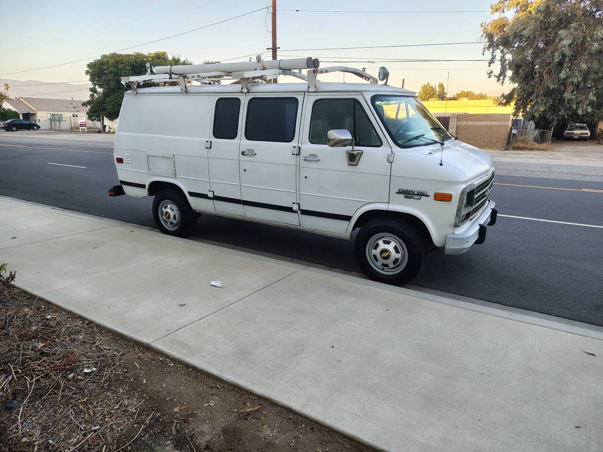 Chevrolet-G30-cargo-van-1995