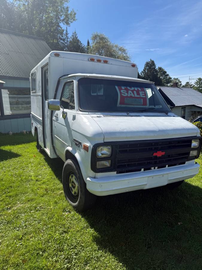 Chevrolet-G30-cube-van-1986-White