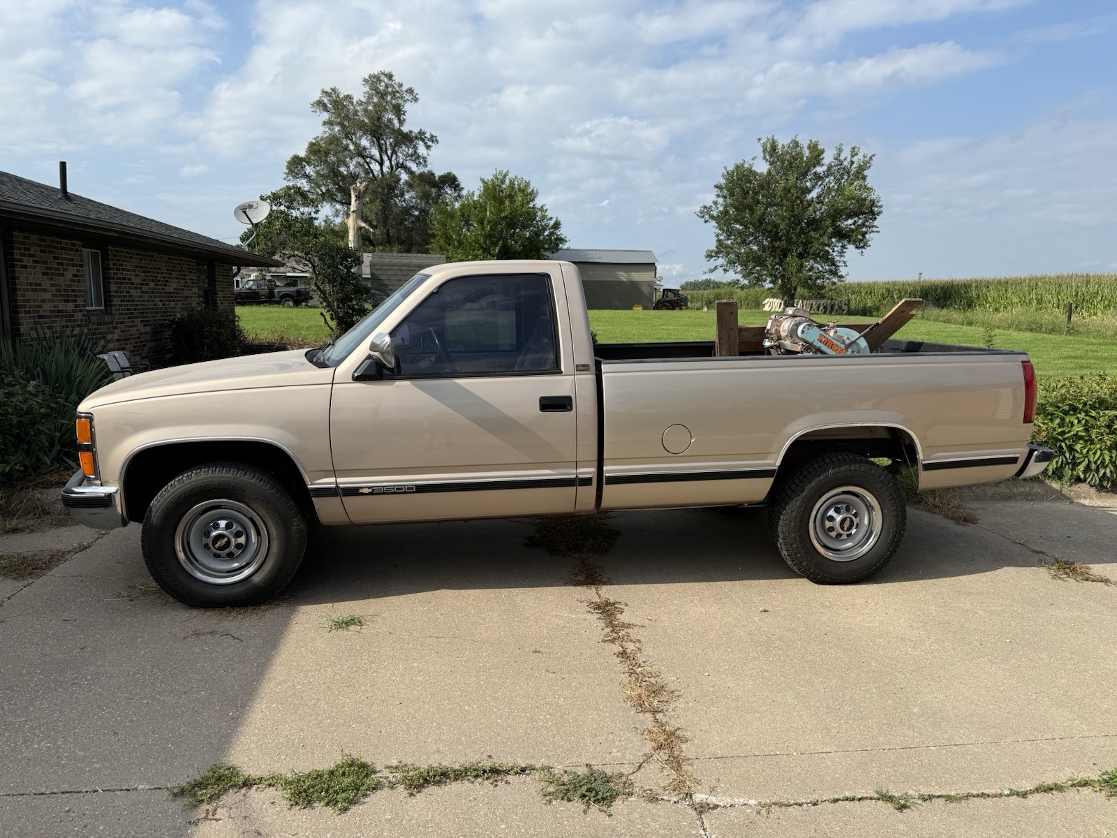Chevrolet-Gmt-400-1992-Standard-Cab-Pickup-Tan