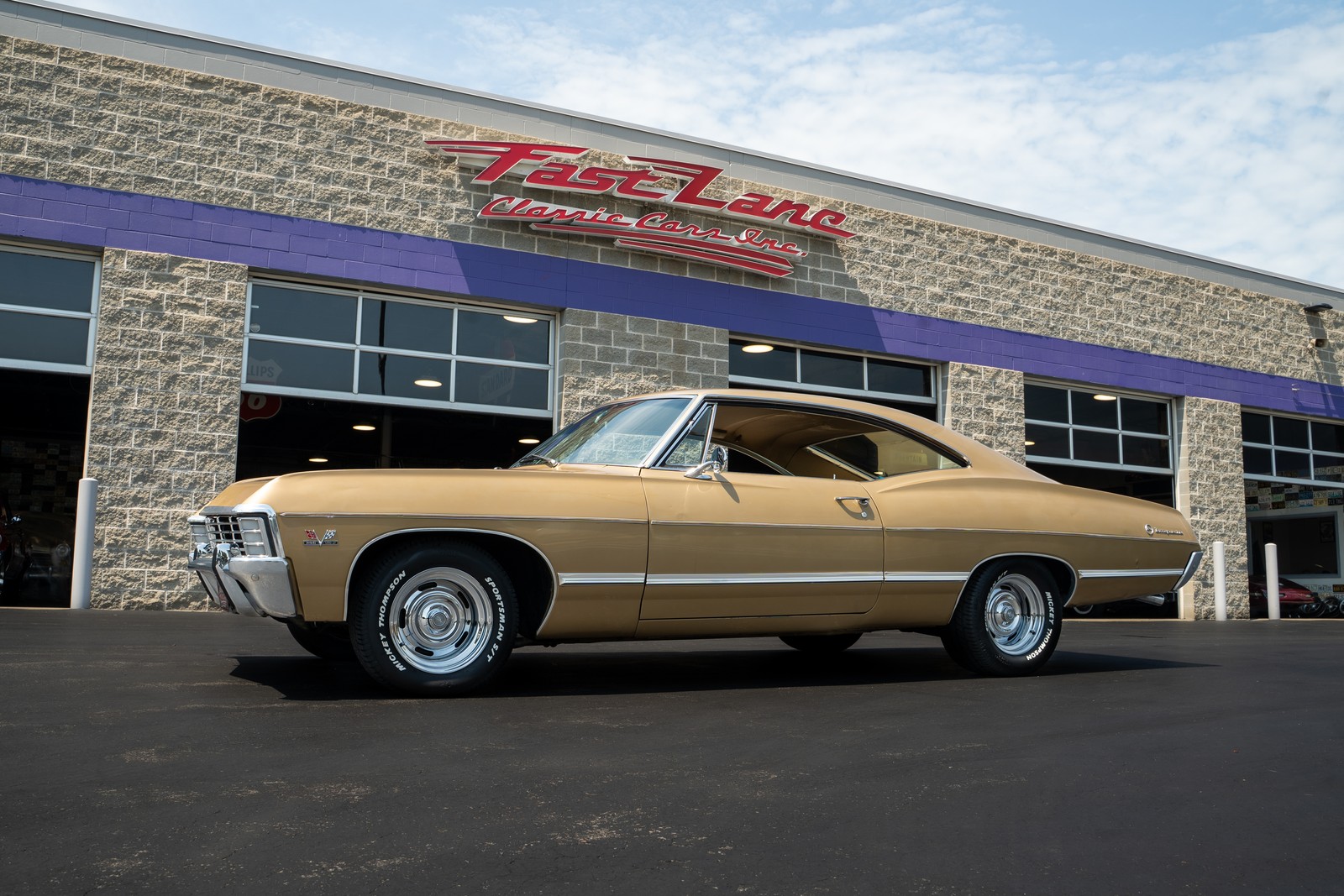 Chevrolet-Impala-1967-Hardtop-Gold