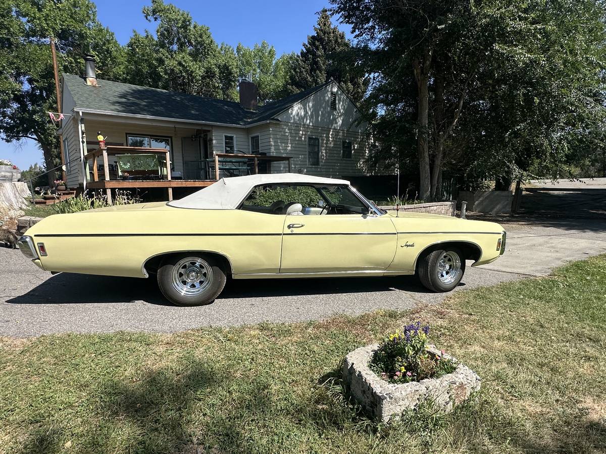 Chevrolet-Impala-1969-Yellow