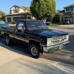 Chevrolet-K1500-1986-Black-Red
