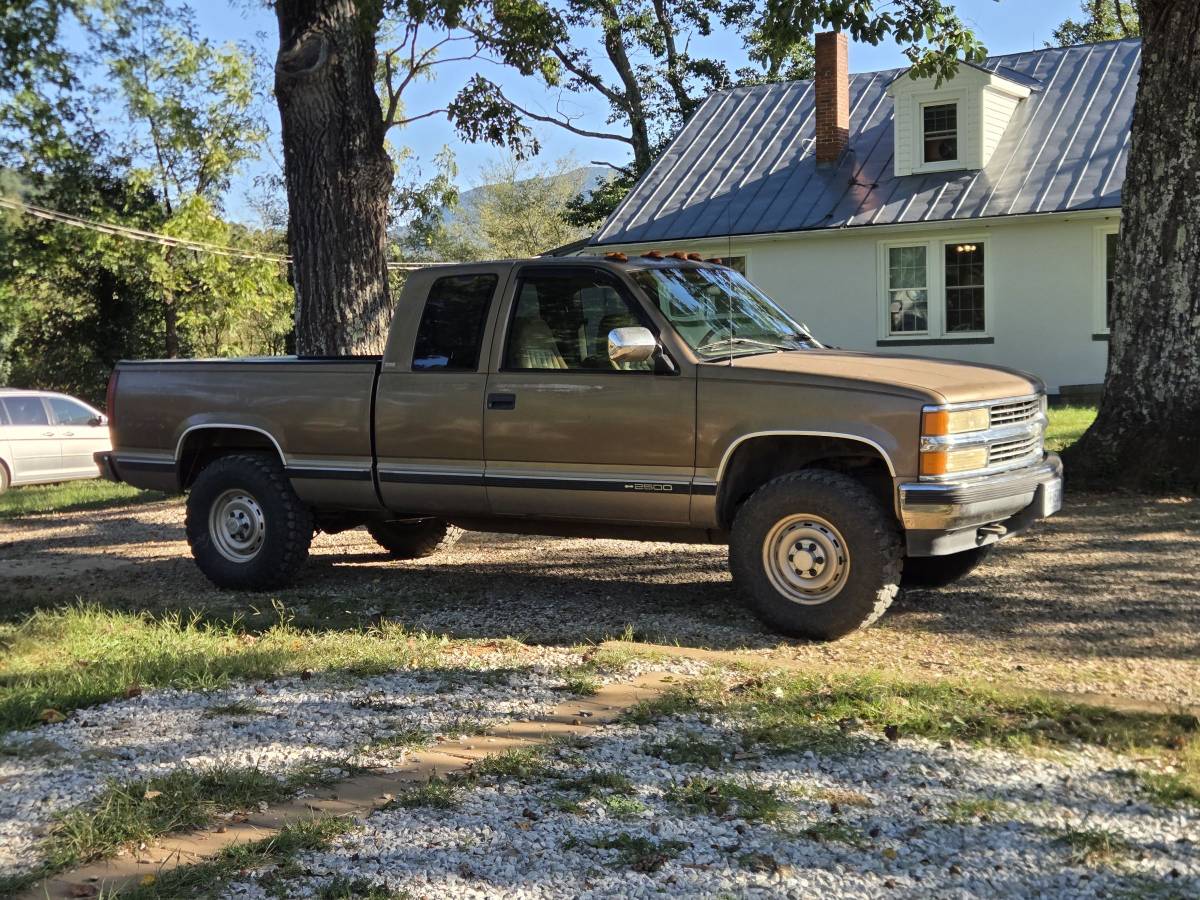 Chevrolet-K2500-1994-Brown
