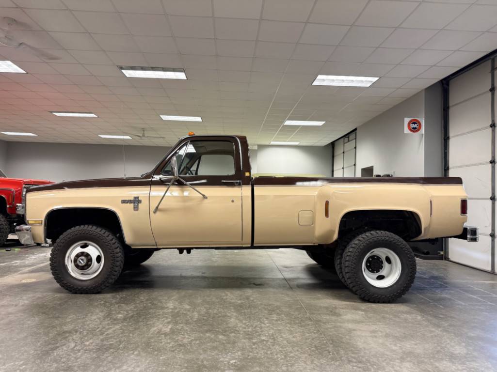 Chevrolet-K30-1985