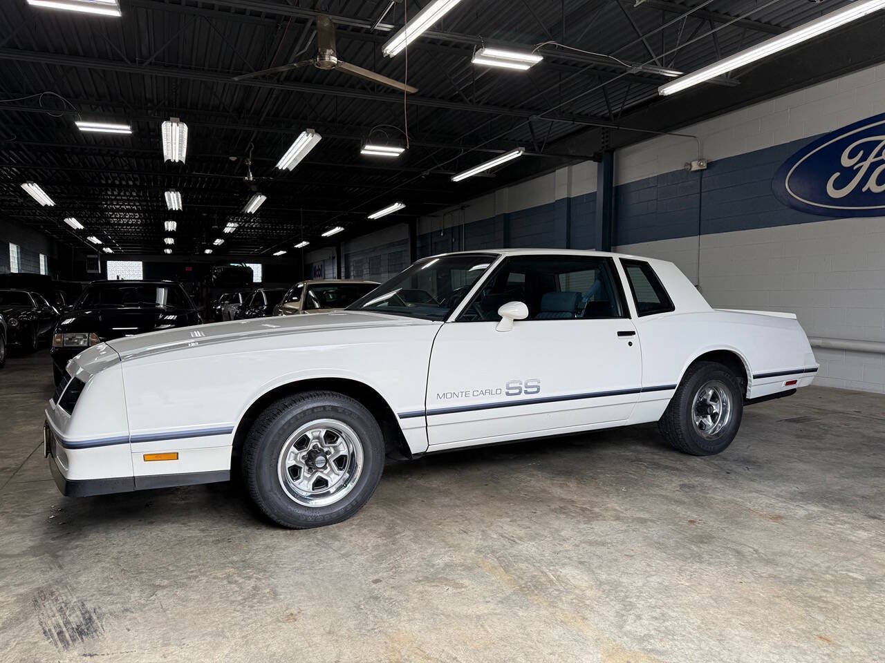 Chevrolet-Monte-carlo-1984-White-Blue