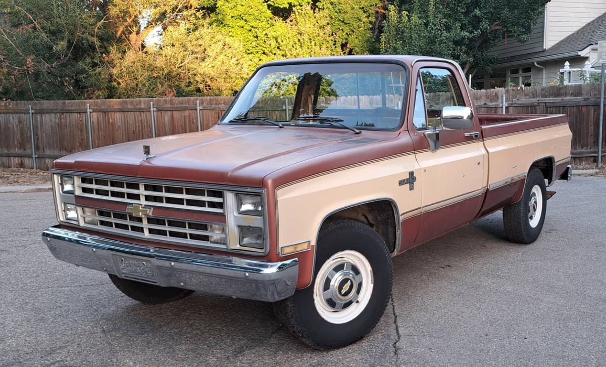 Chevrolet-R20-silverado-1987