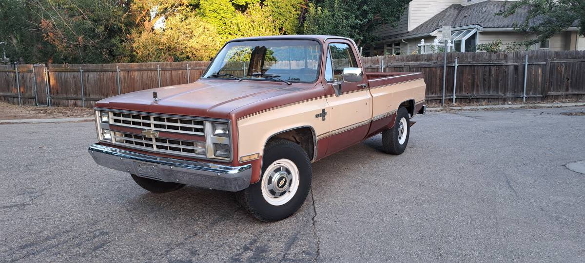 Chevrolet-R20-silverado-1987