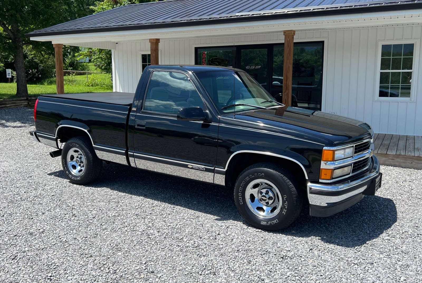 Chevrolet-Silverado-1500-1995-Standard-Cab-Pickup-Gray