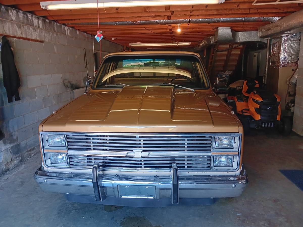 Chevrolet-Silverado-1984-custom