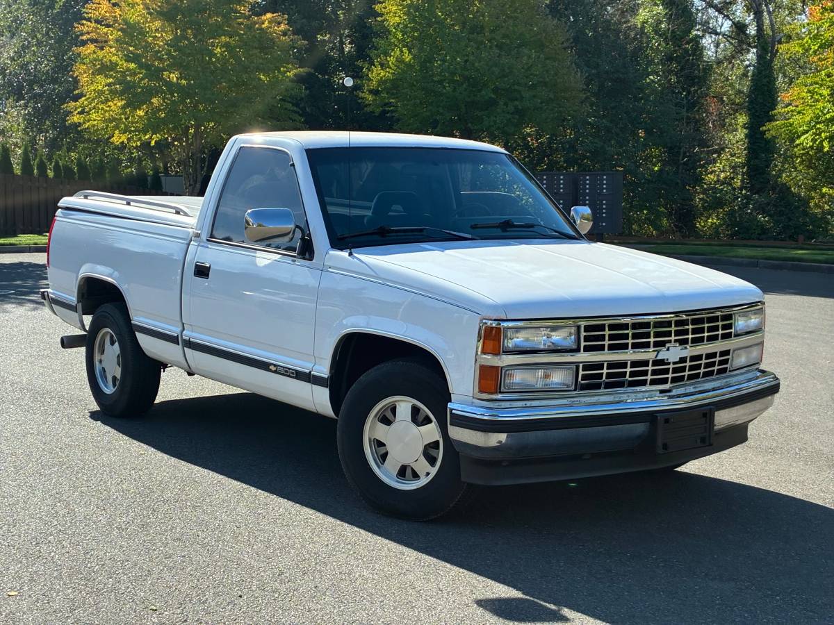 Chevrolet-Silverado-1993-White