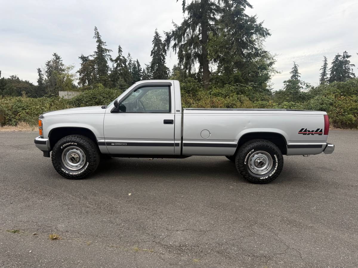 Chevrolet-Silverado-2500-4x4-1990
