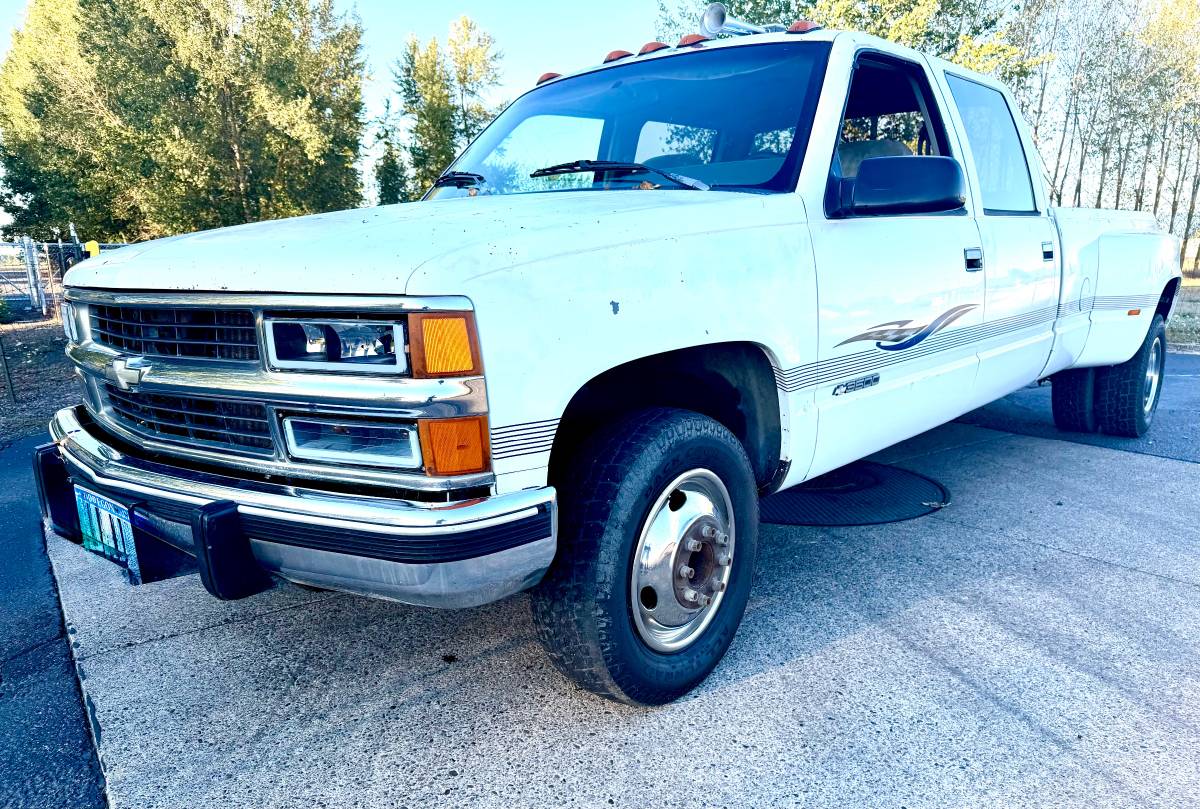 Chevrolet-Silverado-3500-crew-cab-dually-1993-White
