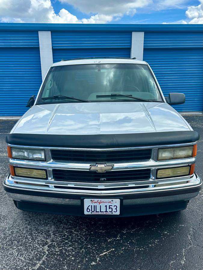 Chevrolet-Suburban-1500-lt-1996-White