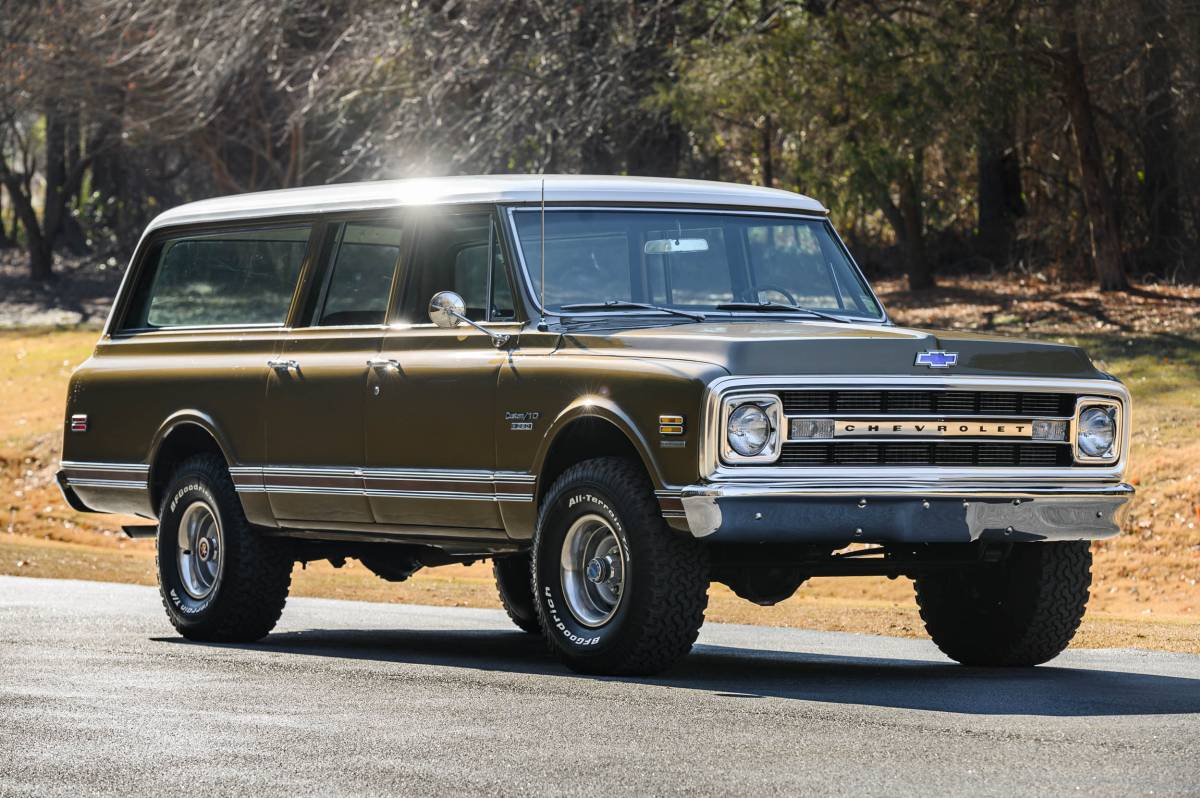 Chevrolet-Suburban-1970-custom