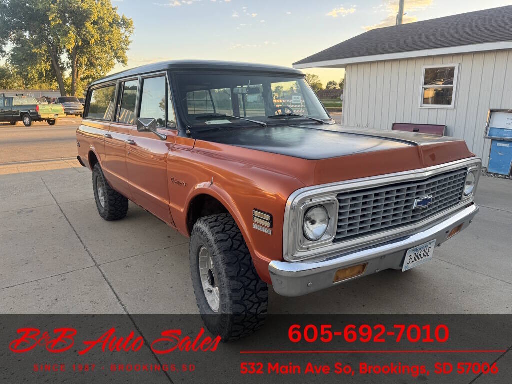 Chevrolet-Suburban-1971-Orange