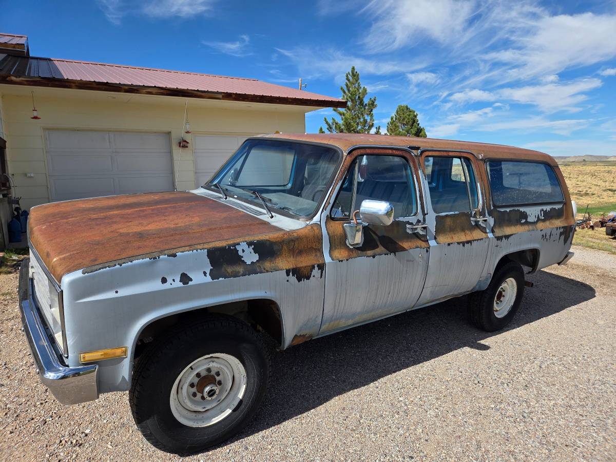 Chevrolet-Suburban-1983-Blue