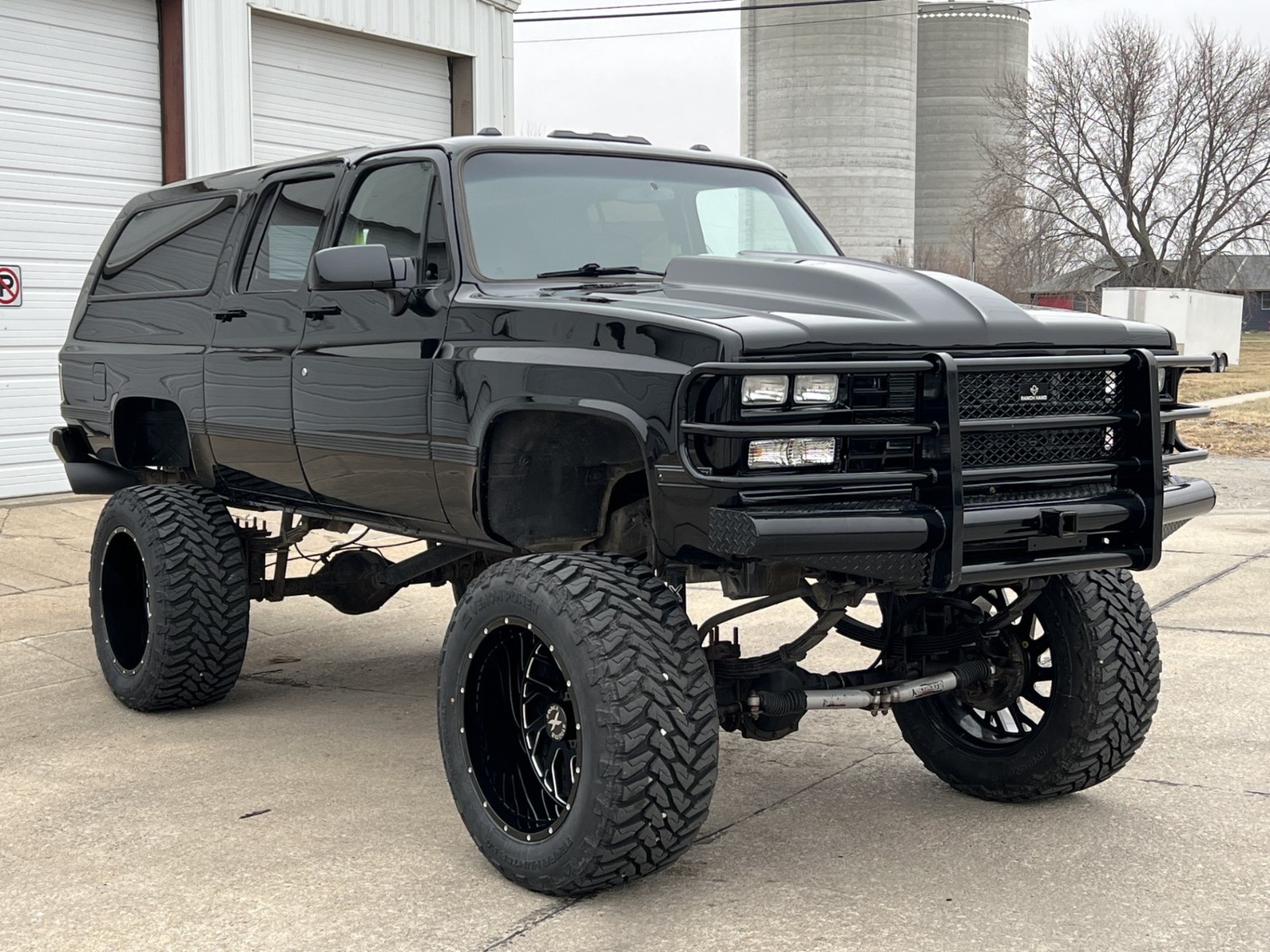 Chevrolet-Suburban-1990-SUV-Black