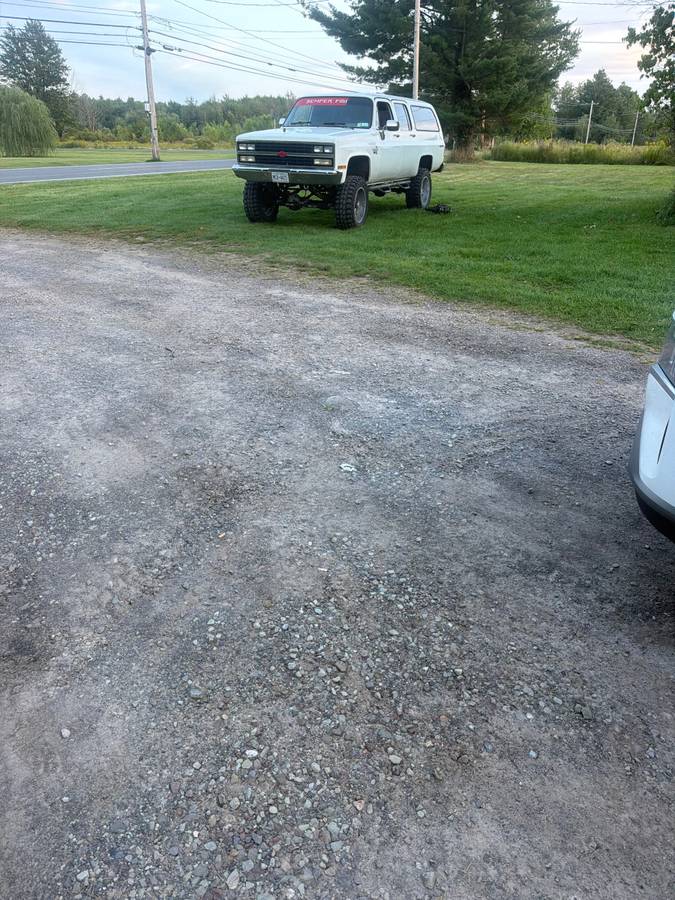 Chevrolet-Suburban-1990-White
