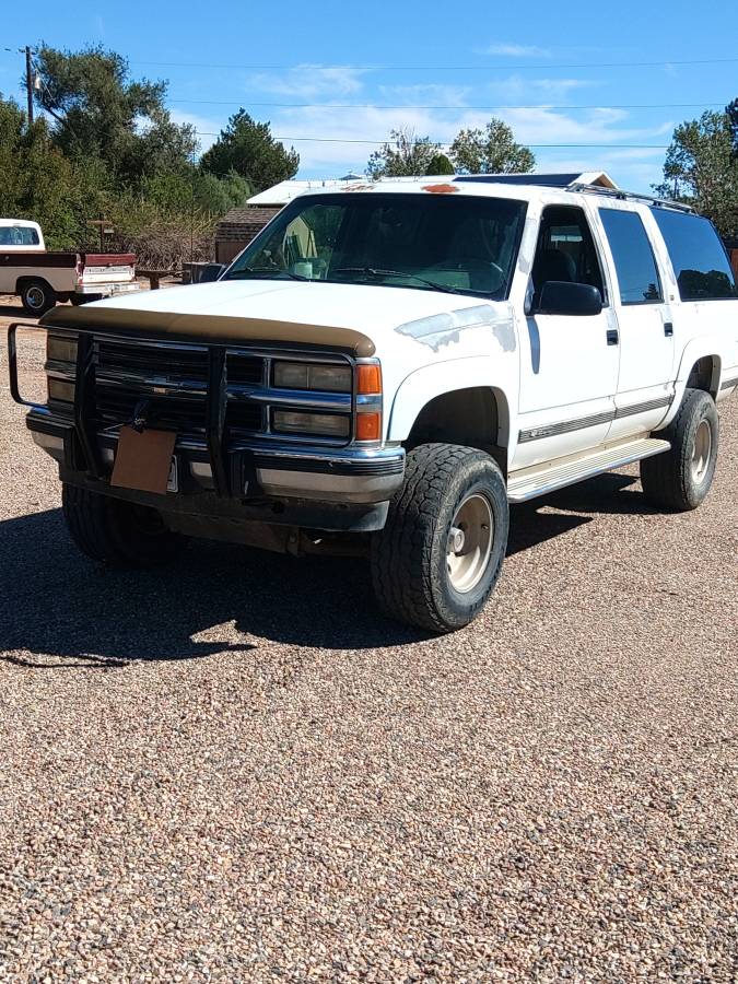 Chevrolet-Suburban-1991-White