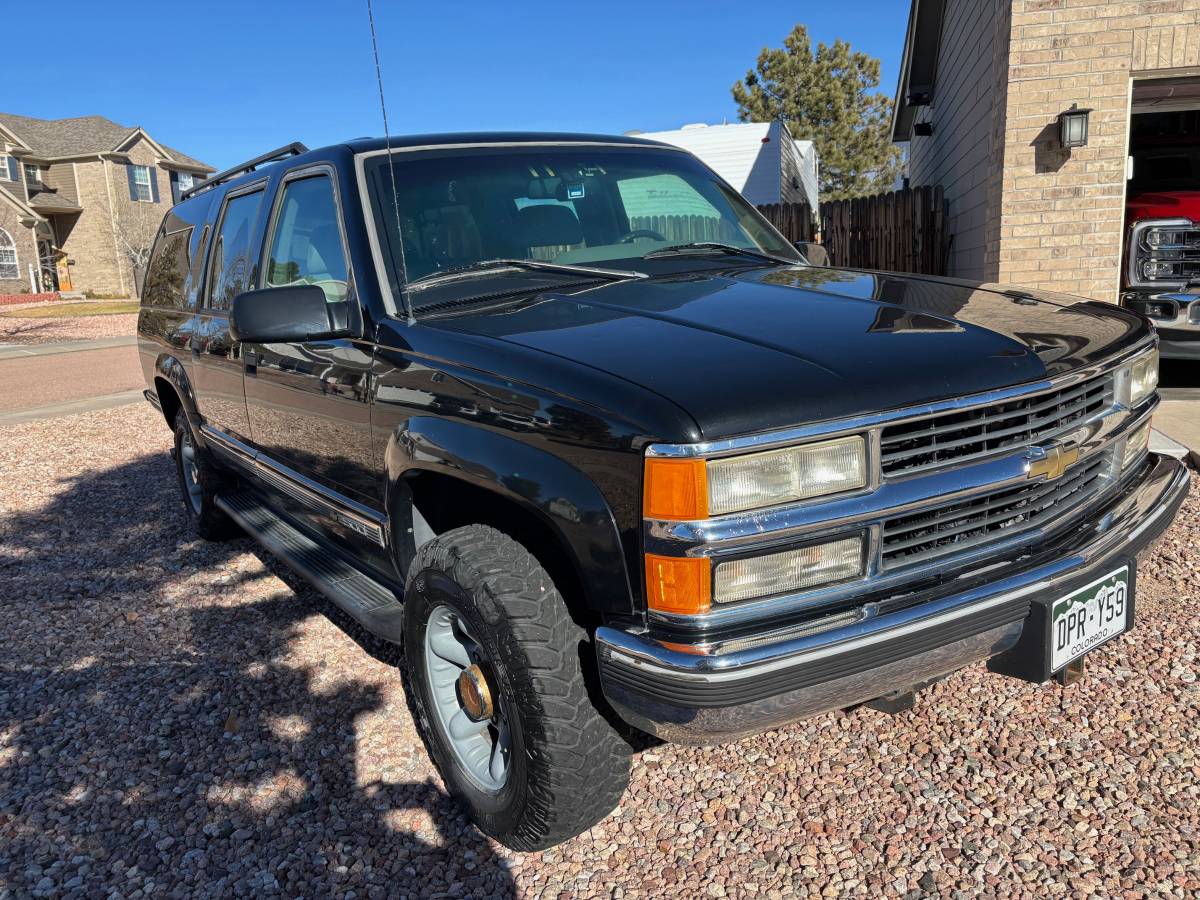 Chevrolet-Suburban-1996-Black