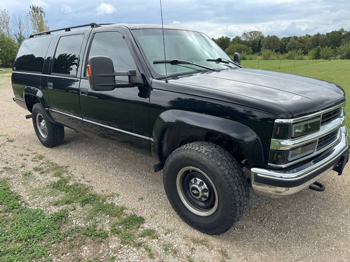 Chevrolet-Suburban-1996-Black