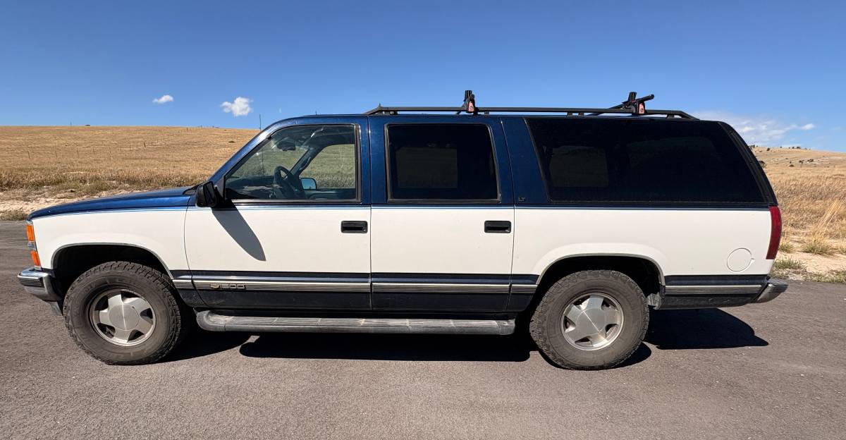 Chevrolet-Suburban-1996-Blue