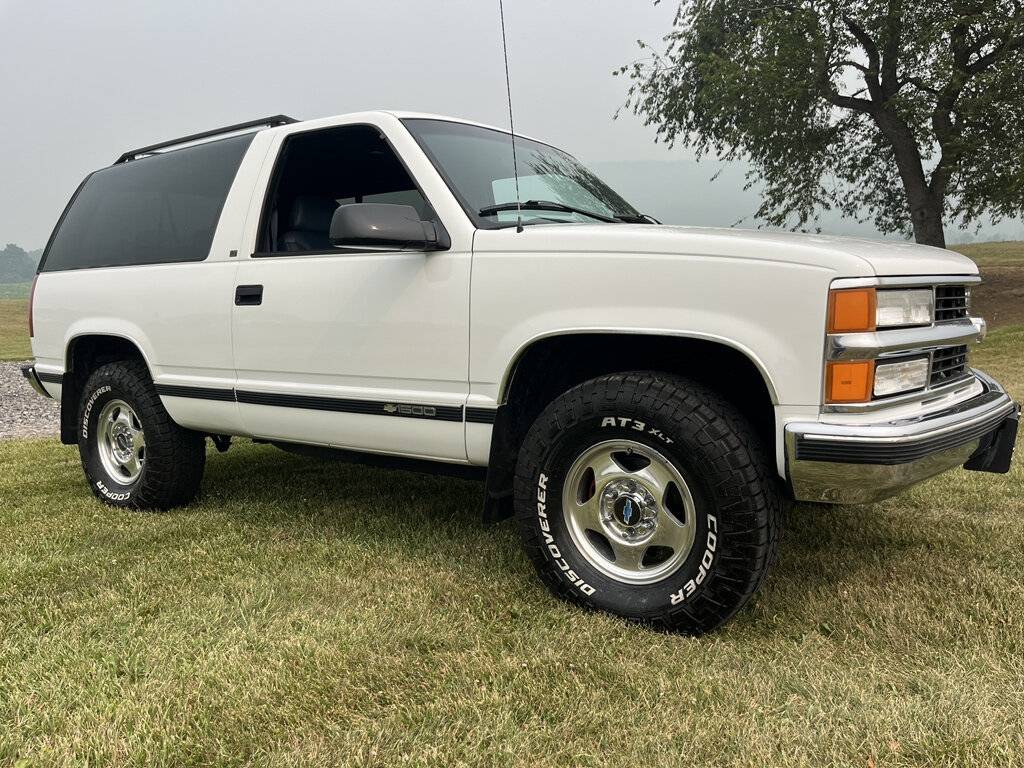 Chevrolet-Tahoe-1996-White