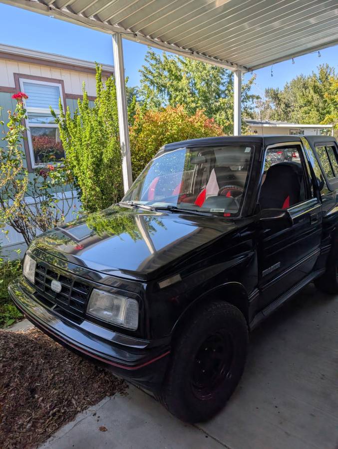 Chevrolet-Tracker-1990-Black