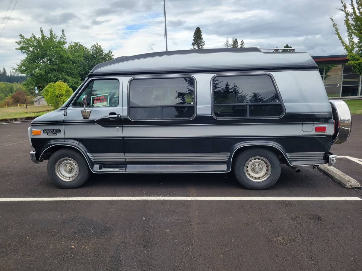 Chevrolet-Van-1994-Silver