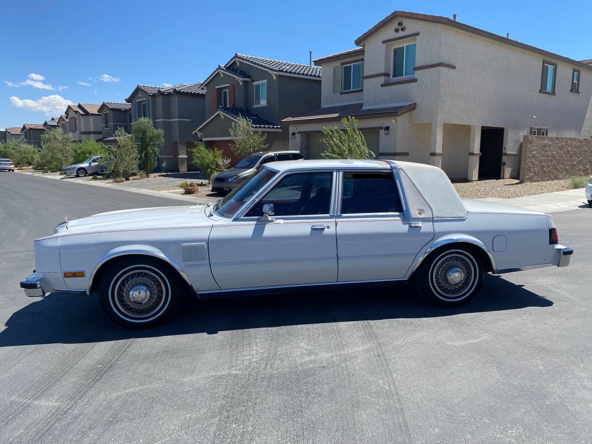 Chrysler-5th-ave-1988-White