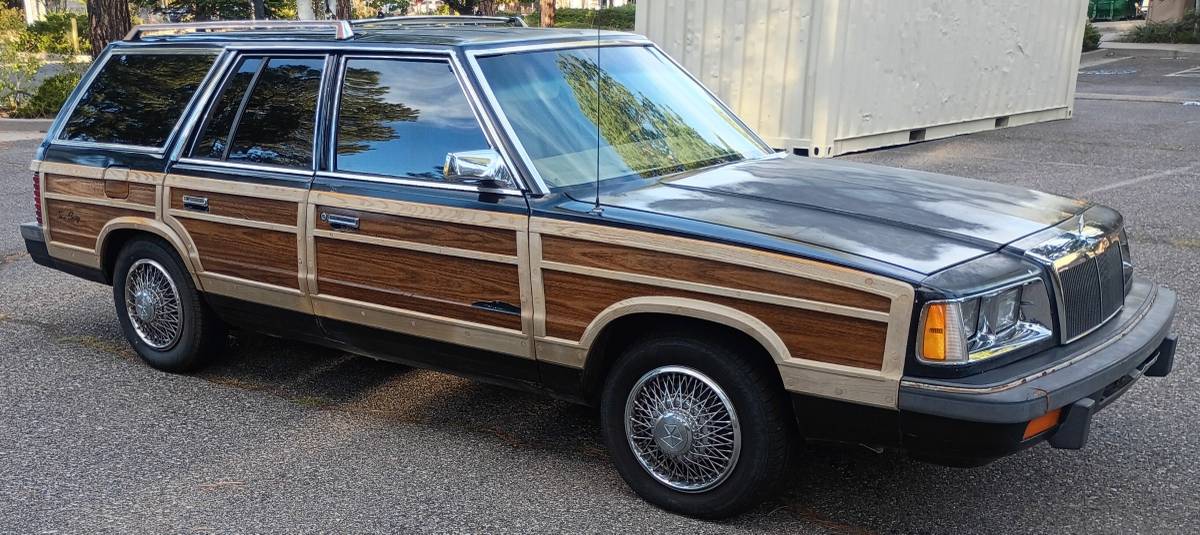 Chrysler-Lebaron-wagon-woody-1988