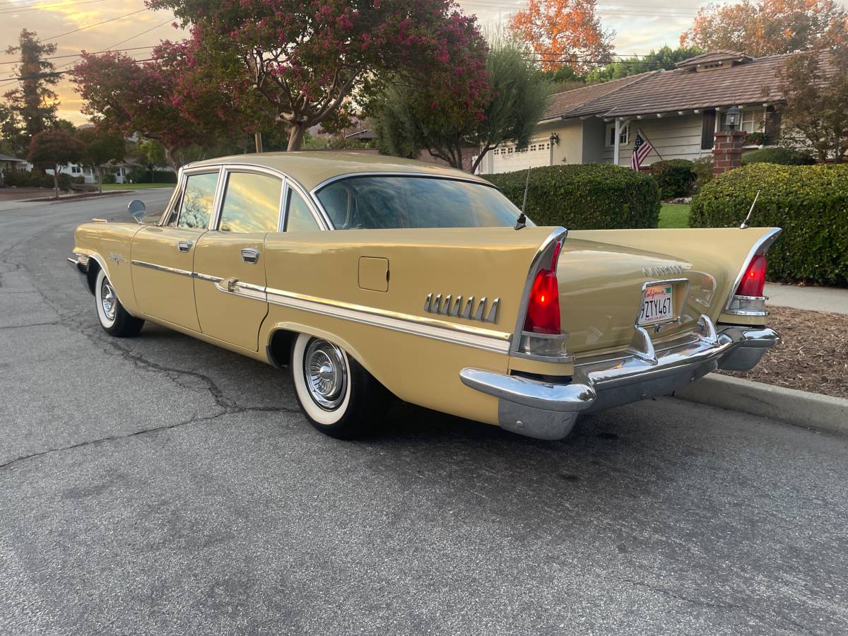 Chrysler-New-yorker-1958-Yellow