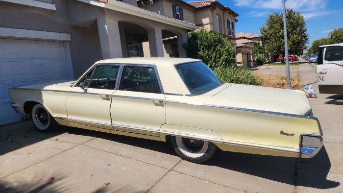 Chrysler-Newport-1966-Yellow