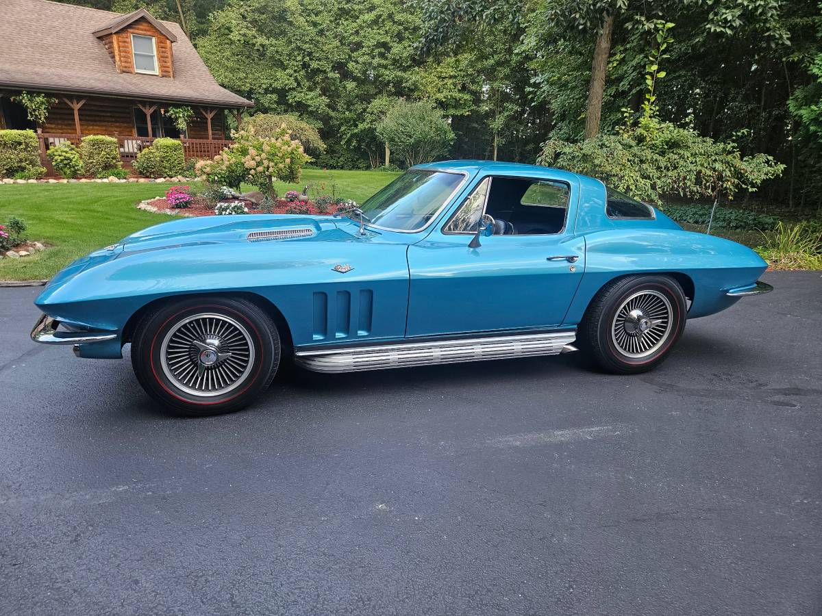 Corvette-coupe-1966-Blue