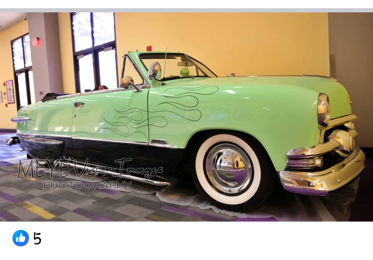 Custom-deluxe-2-door-convertable-1951-Green