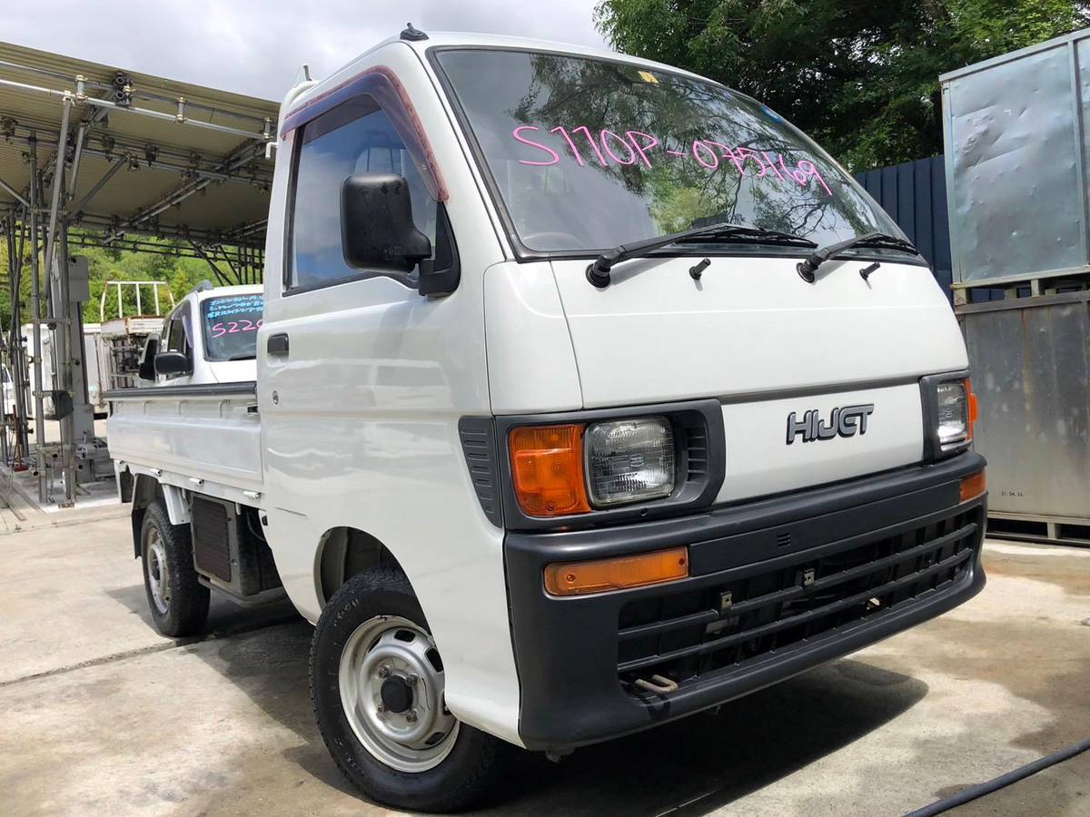 Daihatsu-hijet-1995-White