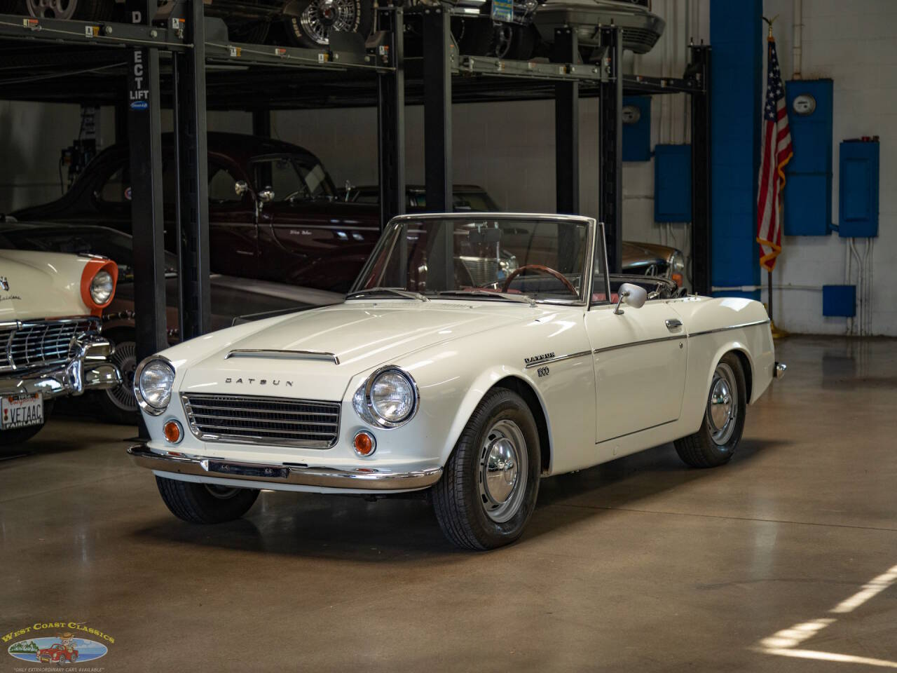 Datsun-1600-2-door-convertible-1968-White-Red
